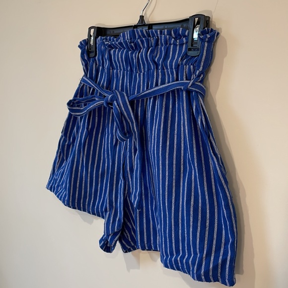 Women's Everly Blue & White Pinstripe Cotton Casual High Waist Pocket Shorts - Picture 4 of 9